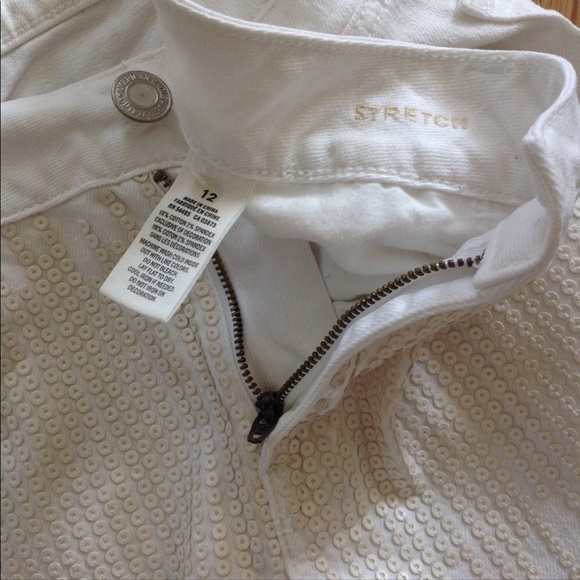 American Eagle Outfitters size 12 White Denim Shorts sequin front frayed hem - Picture 8 of 12